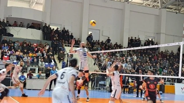 Efeler Ligi: TÜRŞAD: 0 - Ziraat Bankkart: 3