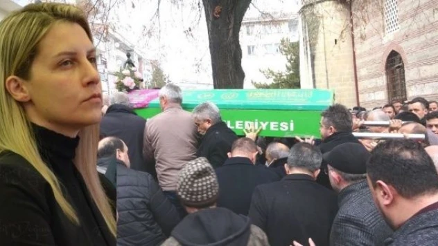 Evinde ölü bulunan MHP Kadın Kolları eski Başkanı toprağa verildi