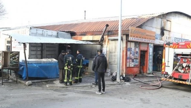 Madde bağımlısı şahıs sahafı ateşe verdi