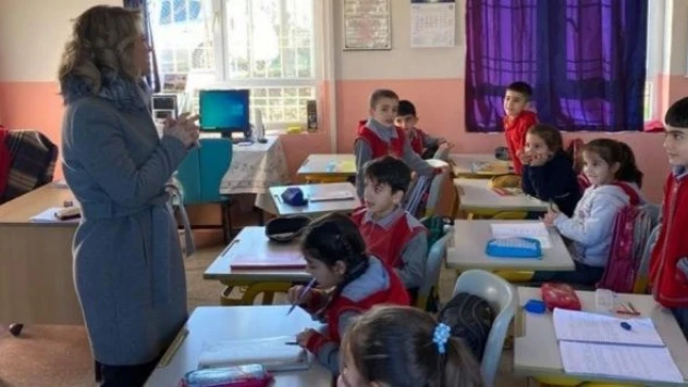 Malatyalı öğrencilere kitap ve kırtasiye seti