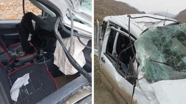 Turnuvaya giden öğrencileri taşıyan kamyonet kaza yaptı