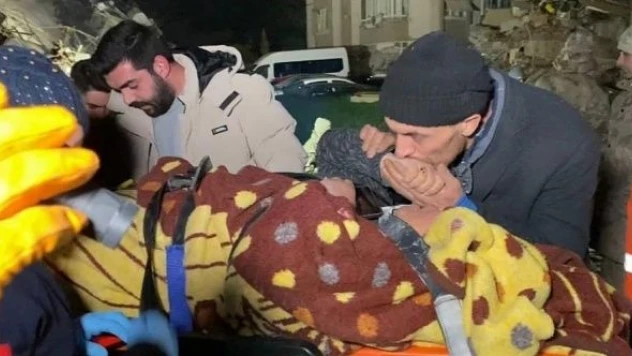 42 saat sonra kurtarılan Fatma teyze: &quotHepinizi çok seviyorum&quot