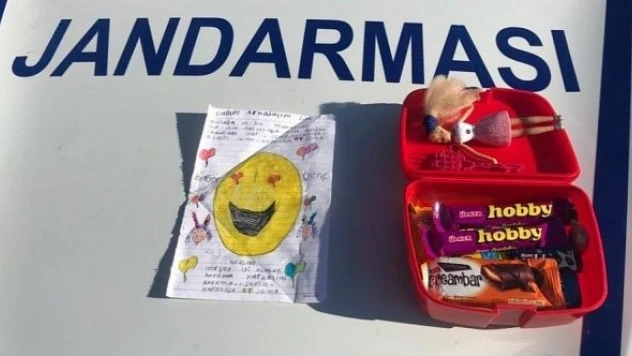 7 yaşındaki Sema'nın duygu dolu notu: &quotHer şey iyi olacak, korkma kardeşim, yanınızdayız&quot