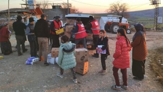 Ağrı Diyadin'den deprem bölgesine yardım sürüyor