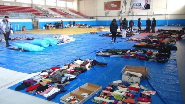 Ahlat Kapalı Spor Salonu sosyal markete dönüştü
