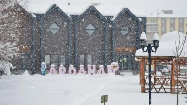 Ardahan kara teslim oldu: Okullar 1 gün tatil
