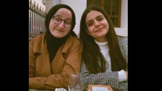 Aynı okuldan mezun oldular, oda arkadaşı oldular, depreme birlikte yakalandılar