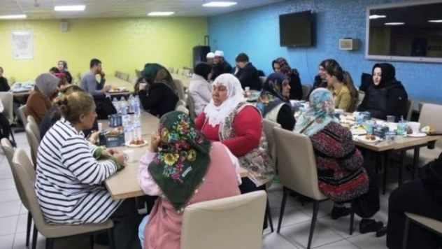 Bitlis'de depremzedeler için kandil programı düzenlendi