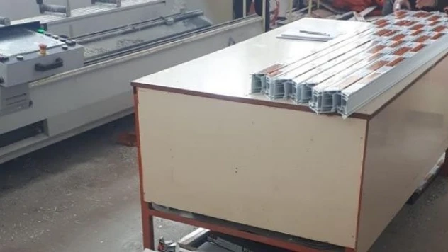 Bitlis'te depremzedeler için mobil tuvalet üretiliyor