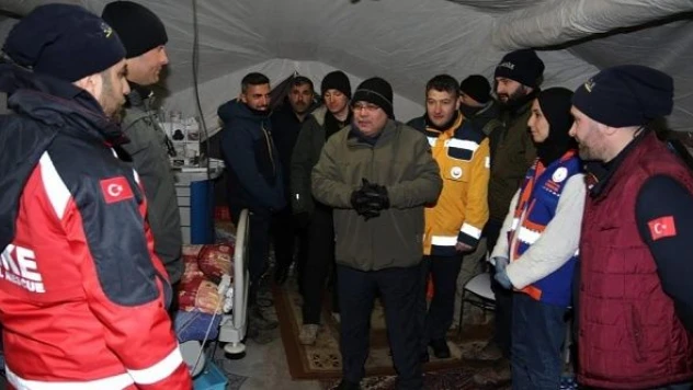 Depremden 105 saat sonra kurtarıldı: Bakın hayatını ne kurtardı…