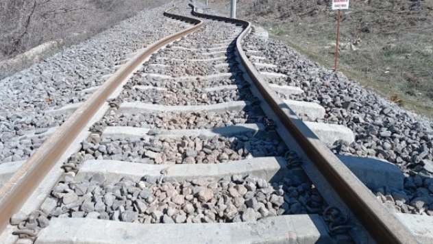 Depremler bin 275 kilometrelik demir yoluna zarar verdi