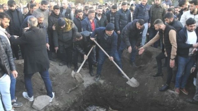 Depremzede Şırnaklı anne kız son yolculuğuna uğurlandı