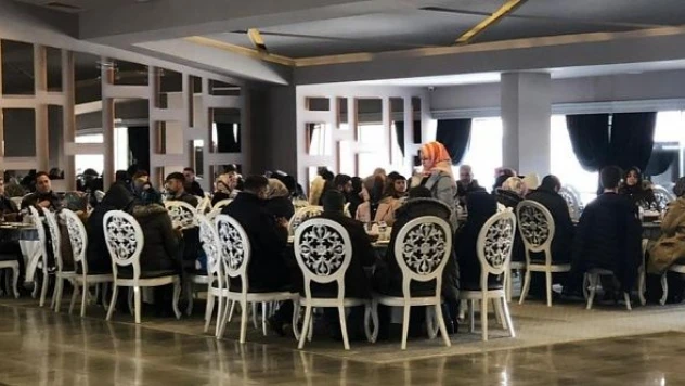 Depremzedeler için yemek organizasyonu düzenlendi