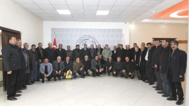 Erciş mahalle muhtarlarından deprem bölgesine 85 bin TL yardım