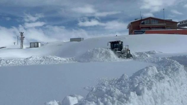 Hakkari'de 65 yol ulaşıma kapandı