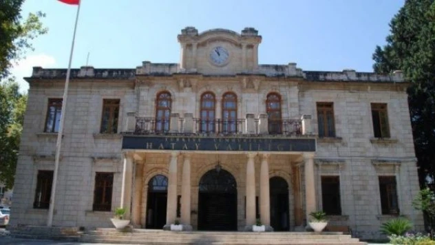 Hatay'da Valilik binası yıkıldı