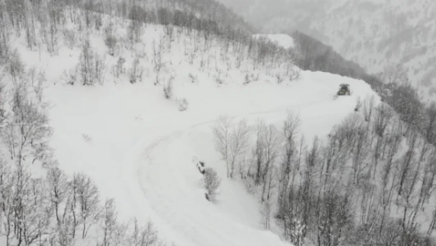 Muş'ta kar yağışı sonrası köy yolları kapandı