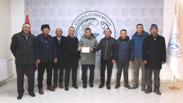 Van'da yaşayan Kırgız Türkleri depremzedelere bağış topladı