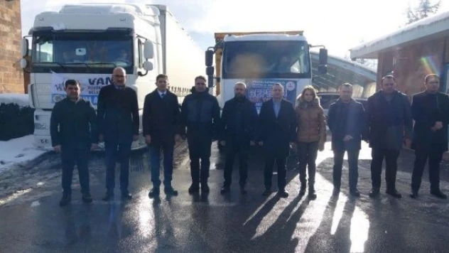 Van'dan yeni yardım TIR'ları yola çıktı