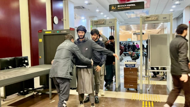 Afgan göçmenler sınır dışı edildi