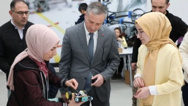 'Ağrı'nın Zirvesinde Teknoloji Yarışması' tüm hızıyla devam ediyor