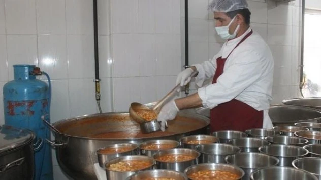 Ağrı'da her gün 4 bin kişiye sıcak yemek