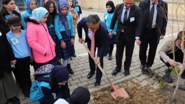 Bayburt'ta orman haftası etkinliğinde fidan dikildi