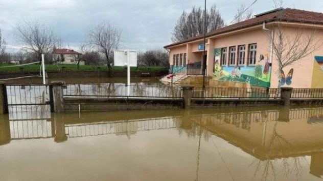 Elazığ'da aşırı yağış sonrası su baskınları oldu