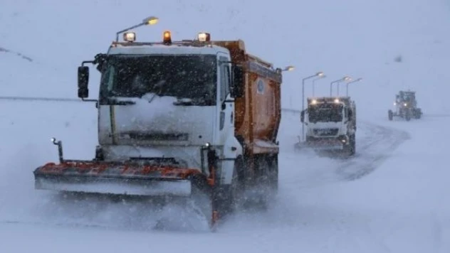 Erzincan'da kapanan 135 yolun 109'u açıldı
