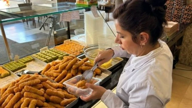 Erzurum'un kadayıf dolması iftar için şerbetlendi