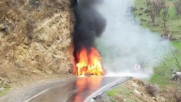 Feci kaza: ambulansla beton mikseri çarpıştı