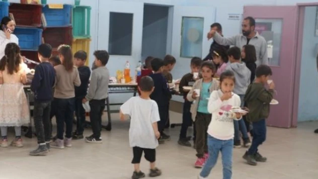 Kendi elleriyle hazırladılar, depremzedeler için satıyorlar