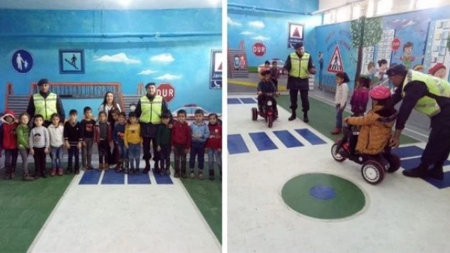 Muş'ta jandarmadan öğrencilere trafik eğitimi