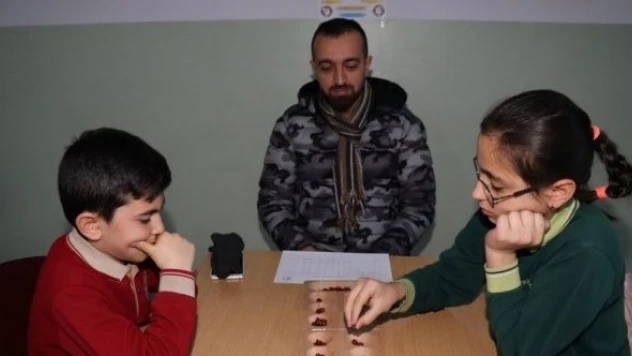 'Okullar Arası Zeka Oyunları Turnuvası'nda kıyasıya yarış