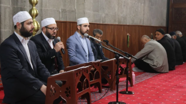 Tarihi Ulu Camii'nde din görevlileri tarafından Mevlid-i Şerif okundu
