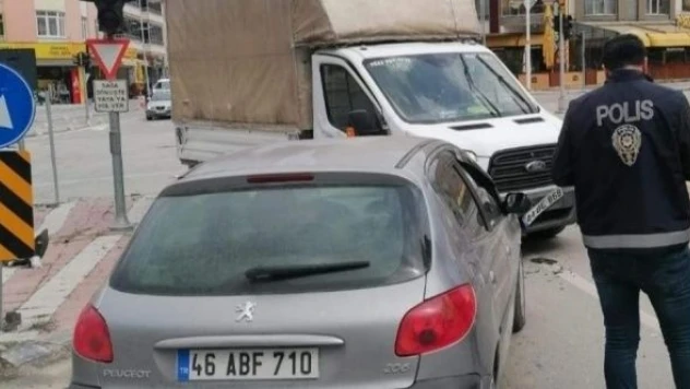 Üç aracın karıştığı kazada 6 yaralı!