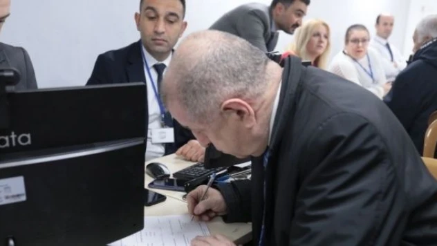 Ümit Özdağ, Cumhurbaşkanı adayı Sinan Oğan için imza attı