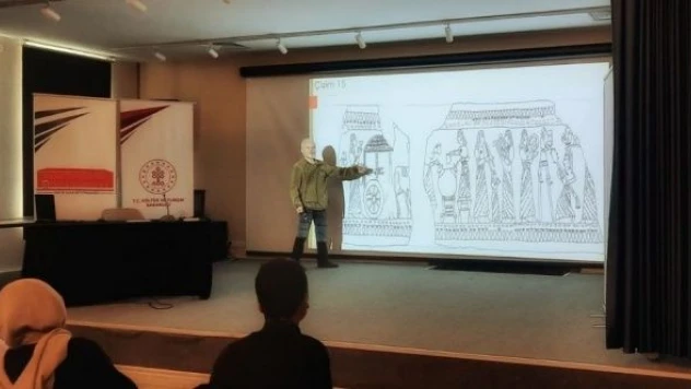 Van'da 'Gençlere İlham Veren Konferanslar' etkinliği sürüyor