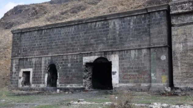 Yazık oldu tabyalara... Definecilerin talanı durmuyor