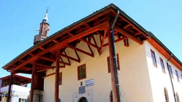 MAUN Müdürü Dölek: &quotYıkılmayan tarihi yapılardan ders çıkarılmalı&quot