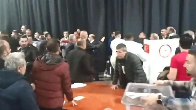 İYİ Parti temayül yoklamasında kavga