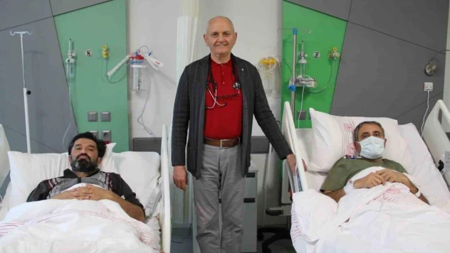 26 yıl önce babalarına nakil yapan doktor bu kez çocuklarından nakil yaptı