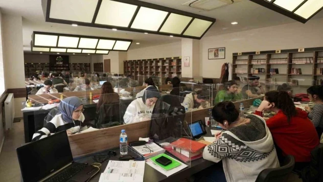 27 gençlik kütüphanesinde tam kapasite hizmet sunuluyor