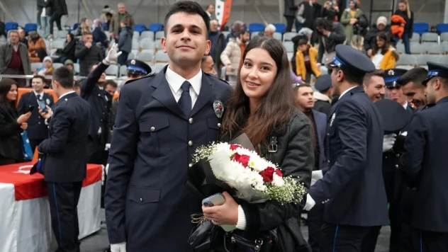 461 polisin mezun olduğu mezuniyette evlilik teklifleri peş peşe geldi