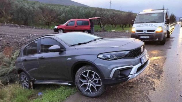 5 araç birbirine girdi güvenlik önlemi olan 2 polis ölümden döndü