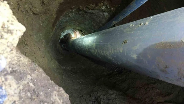 5 metrelik sondaj kuyusuna düşen minik kız için nefes kesen kurtarma