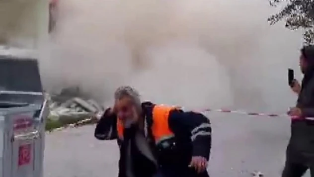 6 katlı binanın yerle bir olmasıyla yaşanan panik kamerada