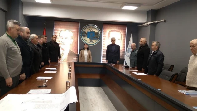 6 Şubat afetinde hayatını kaybedenler belediye meclisinde yad edildi