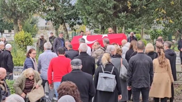 79 yaşında hayatını kaybeden ünlü oyuncu Can Gürzap Sakarya'da toprağa verildi