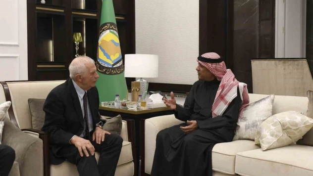 AB Yüksek Temsilcisi Borrell ile Suudi Arabistan Dışişleri Bakanı Farhan bir araya geldi
